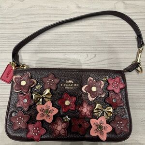 Authentic coach nolita 19 with daisy appliqué